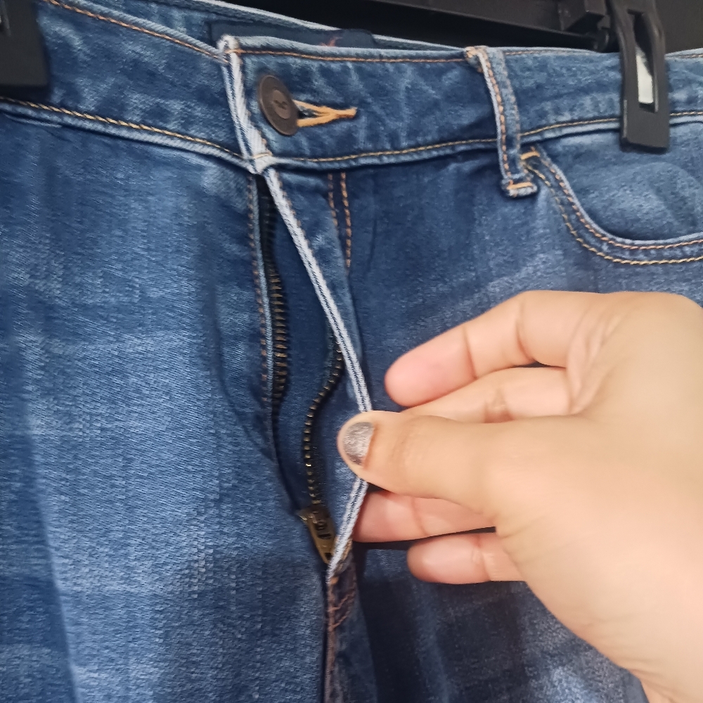 Hollister Women Super Skinny High Rise Ripped Jeans - Picture 4 of 8